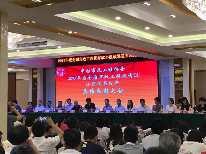 DC-P80三軸無縫拼接燙金機
